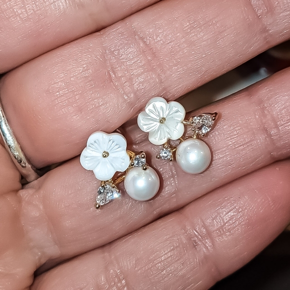 18k Gold Ivory Pearl & Simulated Diamond Earrings - Picture 7 of 7